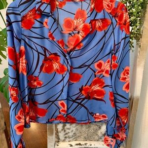 Total blue & redish floral blouse / crop style. Very good condition.